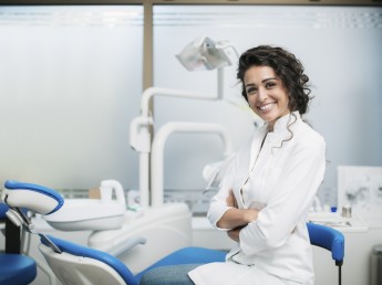 Ervaren tandarts voor een moderne, ruime en multiculturele praktijk